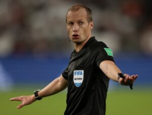 'Walks down the tunnel' - Report shares what Rangers fans did to Willie Collum before kick off