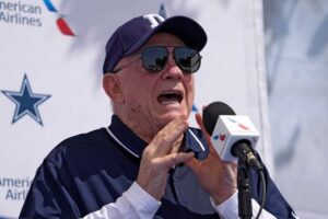 Defamation suit againstCowboys' Jerry Jones
tossed again