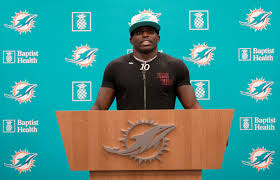 Tyreek Hill finally speaks about his career decision on signing a new contract with the Dolphins