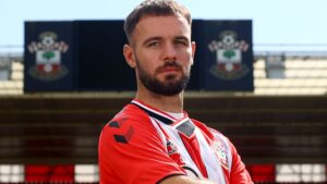 Adams Armstrong finally signs for Sunderland on a free transfer 