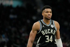 Giannis Antetokounmpo  receives a concerning injury update.