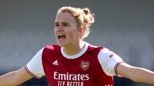 Vivianne Miedema finally Leaves for England