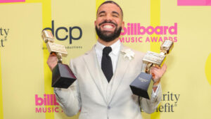 Drake Signs $100M Deal With Apple Music, Becomes The face of New Streaming Service