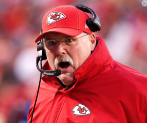 Andy Reid reacts on the sidelines in the 1st half