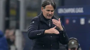 L'allenatore dell'Inter si rifiuta di rispondere ai giochi mentali dell'allenatore del Napoli: "Penso solo alla mia squadra"