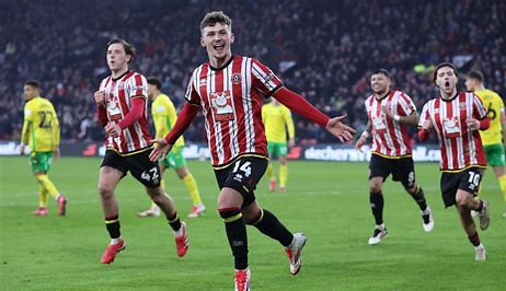 Sheffield United 2-0 Norwich City: Burrows brace sends Blades top of the Championship