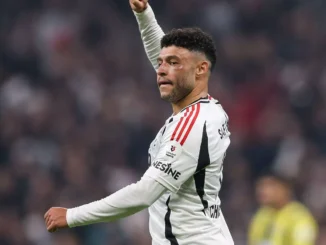 TRANSFER SENSATION: Leeds United in Three-Way Battle for Oxlade-Chamberlain's Signature