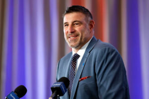 Dallas Cowboys reportedly held interest in Mike Vrabel and Patriots made move knowing that