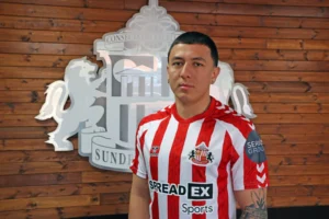 Sunderland boss shares if Ian Poveda will be available to face Leeds United after ‘internal’ issue