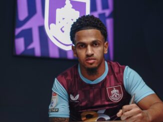 OFICIAL: Burnley contrata o ex-jovem do Tottenham Hotspur Marcus Edwards do Sporting Lisboa