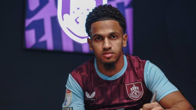 OFICIAL: Burnley contrata o ex-jovem do Tottenham Hotspur Marcus Edwards do Sporting Lisboa