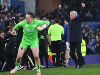 David Moyes shows class in chaos as Virgil van Dijk silenced by Everton man