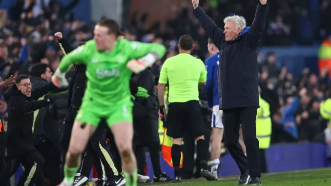 David Moyes shows class in chaos as Virgil van Dijk silenced by Everton man