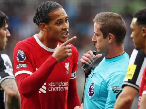 Liverpool news: Virgil van Dijk sends warning as Newcastle respond to Alexander Isak swap deal