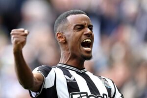 Alexander Isak transfer twist as Liverpool handed Arsenal boost amid £150m Newcastle stance